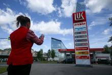 Ruska vlada: Nekatera območja se spoprijemajo s pomanjkanjem goriva