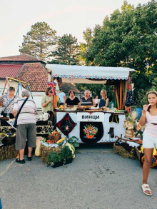 DUNAVSKO SRCE KUCA ZA TRADICIJU! Sloga i solidarnost u Vincima kod Golubca: Kad se meštani udruže, običaji ožive u punom sjaju! (FOTO)