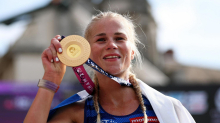 Vainio pobegnila že na startu maratona in zmagala s skoraj petimi minutami prednosti