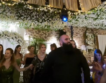 OPLELI UŽIČKO USRED ISTANBULA! Luks svadba na Bosforu, sve sija i blešti, a svatovi se uhvatili u srpsko kolo, samo vezu! (VIDEO) 