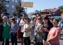 V Gospiću protest zaradi odlaganja nezakonitih odpadkov: 