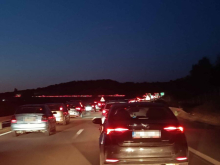 HAOS NA AUTO-PUTU BEOGRAD–NIŠ: Kilometarska kolona od Malog Požarevca do Bubanj Potoka, gužva i na Begaljičkom brdu - vozila mile (VIDEO)