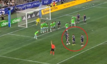 Pogledajte gol legende kakav se više ne viđa: Golman je samo stajao...