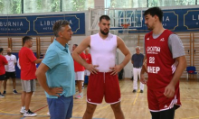 Plenković posjetio hrvatske košarkaše prije važnih utakmica