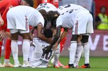 Šta se dešava sa Musijalom? Ponovo se srušio usred meča VIDEO