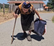 Baka Dica je vukla kese na 40 stepeni da zaradi za bolesnog sina: Njena priča rasplakala je Srbiju
