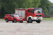 VATRA BUKTI KOD MAGLIČA! Požar izbio u borovoj šumi iznad Ibarske magistrale, na terenu vatrogasci i radnici 