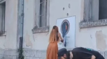 VIDEO U Sinju naslikala pa uništila  grb 'Tigrova'. HDZ: To je sramota. Uključila se i policija
