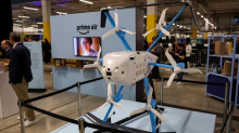 I droni Amazon conquistano i cieli americani: 500 città nel servizio di robot-consegna