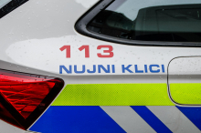 Občan opazil moška, ki sta skušala ukrasti motorno kolo. Policisti so ju po begu prijeli.