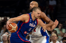 POLUVREME: Trojka Milutinova, Srbija vodi, Jokić puni kolone!