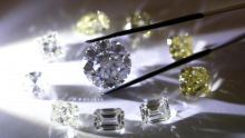 Pandora je veliko stavila na laboratorijske diamante. Zdaj prodaja upada
