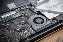 Novi pomnilnik SanDisk 3D Matrix Memory prinaša štirikrat večjo kapaciteto po polovični ceni