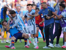 Hude kazni argentinskim pretepačem, Paredesu deset tekem suspenza