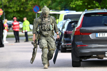 Napadalec z mečem na šoli na Švedskem ranil več ljudi