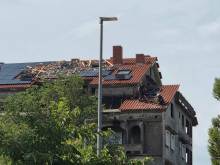 Silovito neurje zajelo otok Rab, na Reki naj bi strela zadela rafinerijo