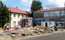 NOVA STOLARIJA, PODOVI, KREČENJE Pogledajte kako protiču radovi u lozničkim školama pred novu školsku godinu (FOTO)