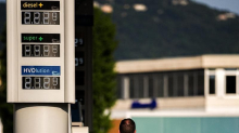 Carburanti, i prezzi corrono. Allarme sulle raffinerie europee