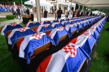 V Donjem Maclju pokopali posmrtne ostanke 500 hrvaških žrtev iz slovenskih grobišč