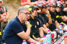 VUČIĆ ODGOVORIO NA TENDENCIOZNO PITANJE NOVINARA N1: Za 9 godina nabavili smo DEVET PUTA VIŠE vozila! Hvala vam na lošoj nameri, ona me motiviše da RADIM BOLJE
