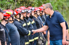 ODLIKOVANJA ZA VATROGASCE KOJI SE BORE SA PAKLOM U DELIBLATSKOJ PEŠČARI! Vučić najavio da će se država odužiti herojima 