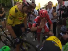 Po velikem spopadu še prelepa gesta Tadeja Pogačarja #video