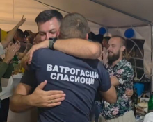 UŽIČKOG VATROGASCA U NJEGOVOM SELU VOLUJAC DOČEKALI KAO HEROJA! Sve pršti pod šatrom od veselja i muzike! (VIDEO)