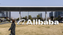 Alibaba šla po svež kapital za UI … in delničarji niso srečni