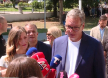 PREDSEDNIK SRBIJE PAŽLJIVO SASLUŠAO UPLAKANU MAJKU I OBEĆAO: 