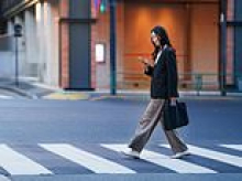 Pedestrians who cross the road while staring at their phone will be fined under new rules in Italy