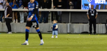US-Fußball: Jüngster Flitzer der Welt? Kleinkind unterbricht MLS-Partie in San José