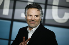 Zaradi kritičnosti do Paramountovega prevzema studia Warner Mark Ruffalo obtožen antisemitizma