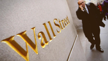 Razprodaja delnic proizvajalcev čipov potisnila Wall Street navzdol, saj Bessent grozi z novimi sankcijami proti Iranu