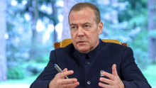 MEDVEDEV OGOLEO LICEMERNI ZAPAD Bez obzira na sve, oni teraju po svome držeći se dvostrukih standarda: Tako su priznali i tzv. Kosovo