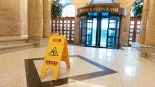 Alarm: pri velikih družbah iz predelovalne industrije so težave, kažejo bančne bilance
