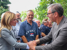 KADA BI NAM POKLONILI CEO SVET, NE BISMO PRIHVATILI, JER CEO NAŠ SVET JE – SRBIJA Đurđević Stamenkovski sa Vučićem i borcima u Kruševcu: Zajedno u nove borbe!