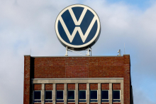 Delavci Volkswagna od uprave zahtevajo natančne odgovore o načrtovanih ukrepih, tudi odpuščanju