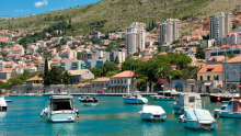 TOP dražbe septembra: apartma v Dubrovniku, električni porsche, stanovanja v Ljubljani ...