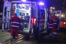 UBODEN NOŽEM U LEĐA U BLOKU 45 Burna noć u Beogradu: Pijanstva, tuče, saobraćajke, lekari Hitne padali s nogu
