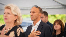 FOTO Petry se pojavio nakon skandala i ostavke u HDZ-u: Bio na misi, držao i ruku na srcu