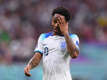Sterling na sodišče zaradi nevarne vožnje