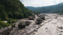 VIDEO Ljudi bježe, bujica nadire. Najmanje 160 mrtvih u  strašnim poplavama u Nepalu i Tibetu...