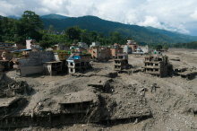 Najmanj 157 smrtnih žrtev hudih poplav v Nepalu, pogrešanih več sto ljudi