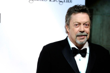 Umrl je ikonični karakterni igralec Tim Curry, ki je najbolj blestel v vlogah norih zlikovcev