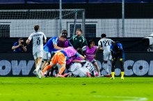 Celjani zadeli dve vratnici in zapravili številne priložnosti - Martinez popeljal Slovan med elito