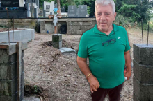 LJUBIŠA KUPIO SEBI MERCEDES ZA GROBNO MESTO! Kad dođe bratu da zapali sveću, upaliće i kola da malo porade! 