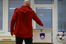 Vlada ne podpira opozicijskega predloga o dveh referendumskih dnevih letno