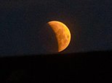 How to see the lunar eclipse tonight: Best time to watch the moon turn red from the UK during rare alignment