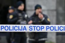 V prometni nesreči med Uncem in delovno zaporo pred Ravbarkomando umrli trije ljudje
