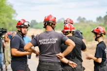 SOLIDARNOST NA DELU U DELIBLATSKOJ PEŠČARI: Rumunski vatrogasci gasili požar sa našim borcima, među njima i Srbi iz dijaspore (FOTO)